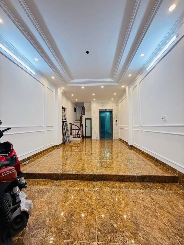 Nhà phố Nguyễn Thái Học, Đống Đa 40m² giá 14 tỷ - Vị trí vàng, tiện ích đầy đủ!