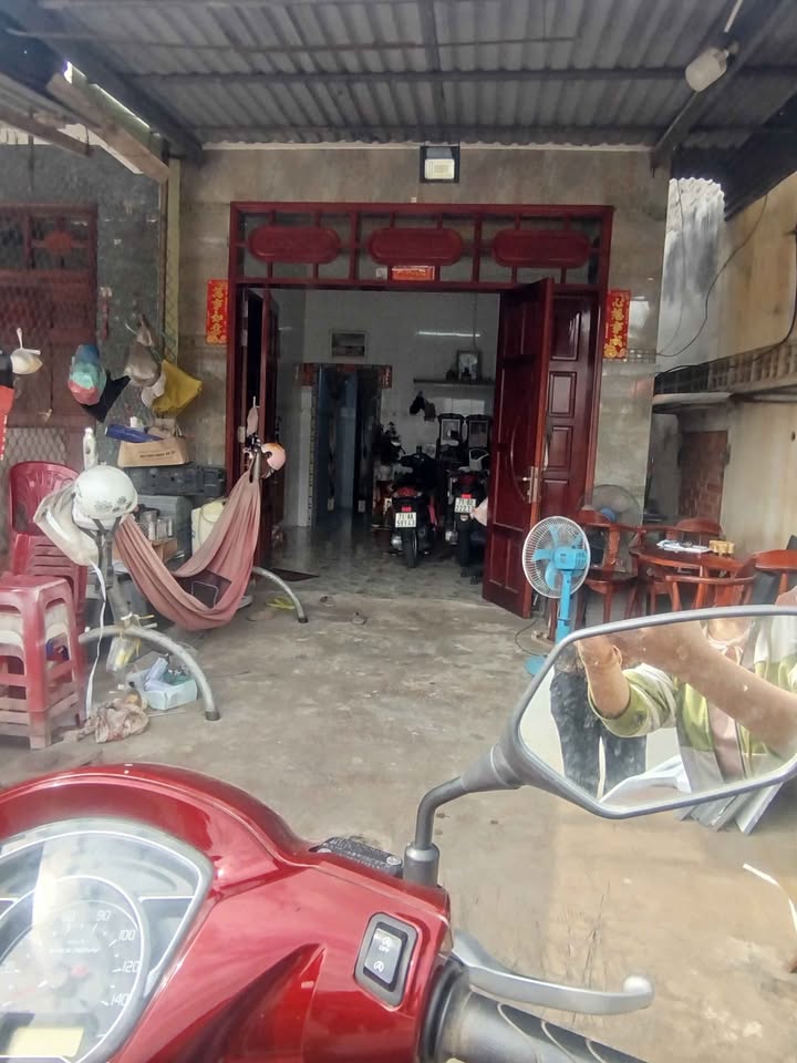 Nhà mặt tiền 885 Ấp 5 Thị trấn Giồng Trôm 94m² giá 1.8 tỷ - Vị trí đắc địa, tiện ích đầy đủ!