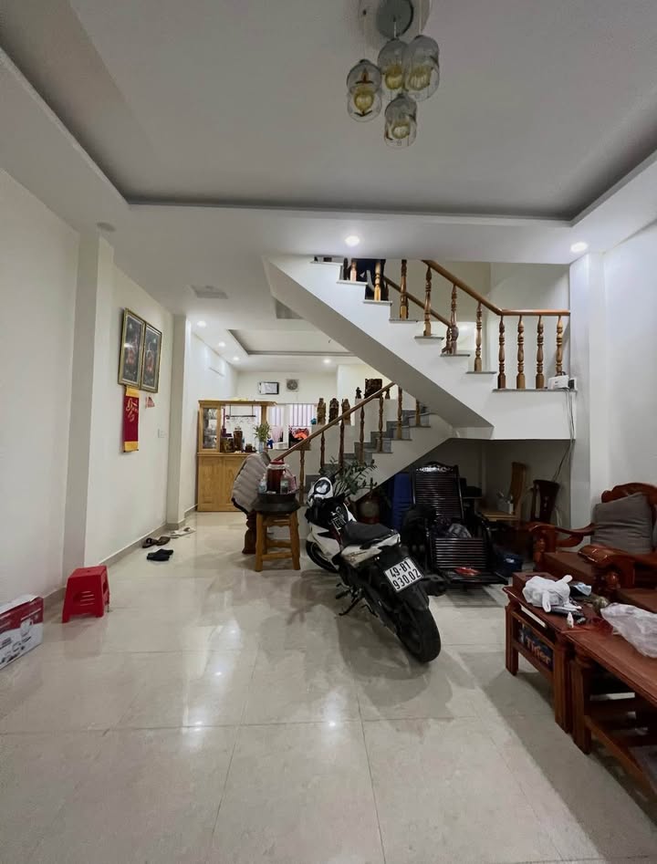 Nhà phố Nguyễn Công Trứ, P8, Đà Lạt 73m² giá 5.5 tỷ - Sổ hồng chính chủ!