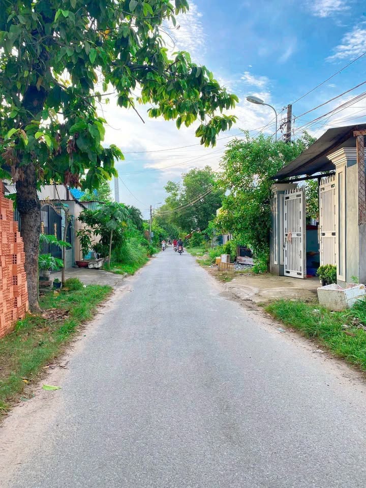 Bán gấp FrontHouse mặt tiền đường 120, xã Phú Hòa Đông, 110m² - Xây dựng tự do!