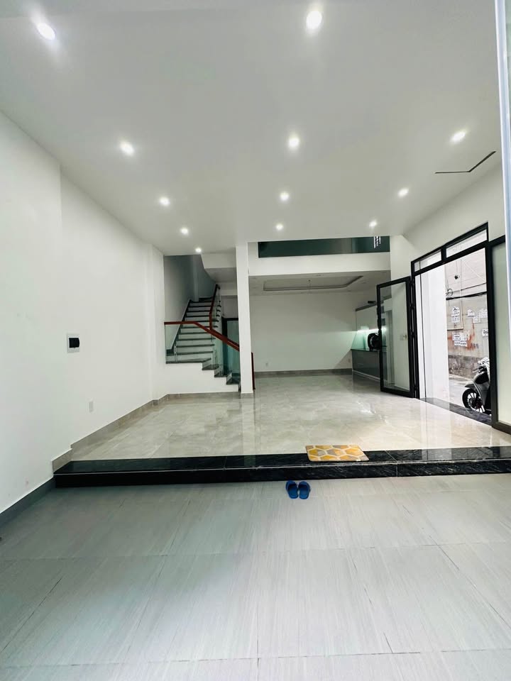 Nhà mặt ngõ Trần Nguyên Hãn, 63m², giá 4.15 tỷ - Lô góc thoáng đãng!