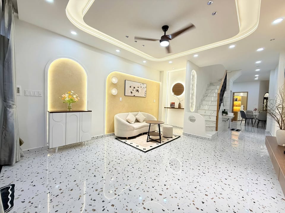 Nhà Phú Nhuận 67m² giá 7.85 tỷ - Hẻm xe hơi đậu cửa, nội thất cao cấp!