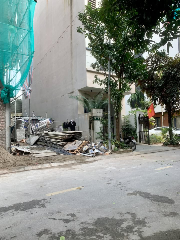 Mảnh đất phân lô tại Khu Đấu Giá Việt Hưng, 84m² - Đường rộng ô tô tránh nhau!