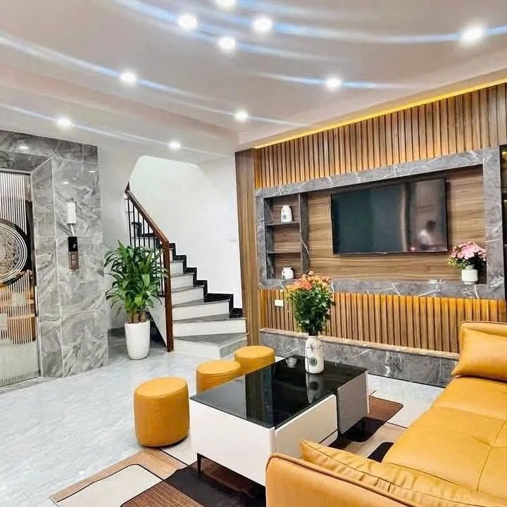 Nhà phố Đông Ngạc 39m² giá 10 tỷ - Full nội thất, thang máy hiện đại!