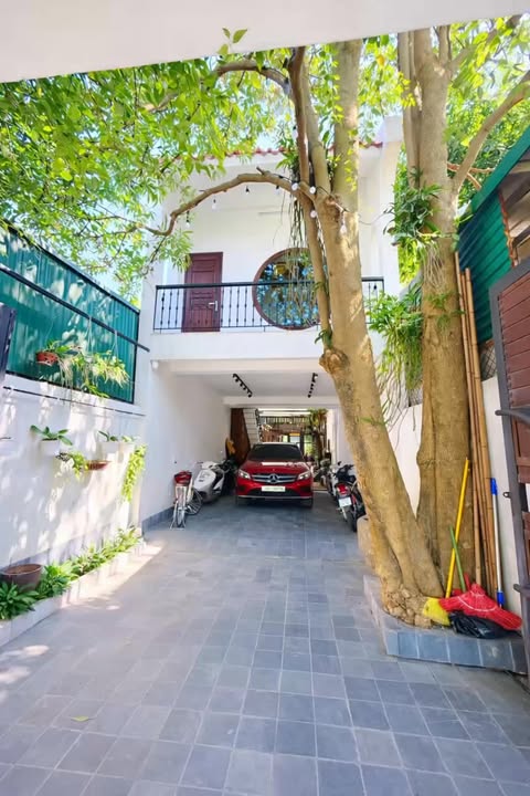 Nhà mặt phố Đống Đa 170m² giá 51.99 tỷ - Không gian sống yên bình giữa lòng thành phố!