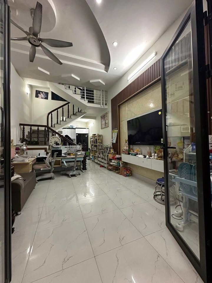 Nhà 3.5 tầng đường Thiên Lôi 40m² giá 2.99 tỷ - Không thể bỏ lỡ!