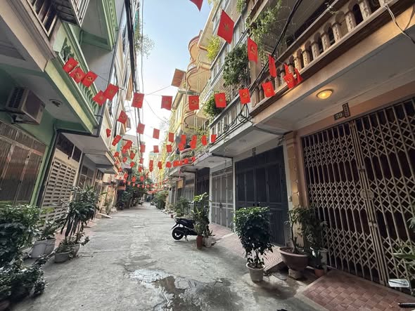 Nhà 4 tầng Nghĩa Tân Cầu Giấy 43,8m² giá 17,9 tỷ - Ô tô vào nhà, 2 mặt thoáng