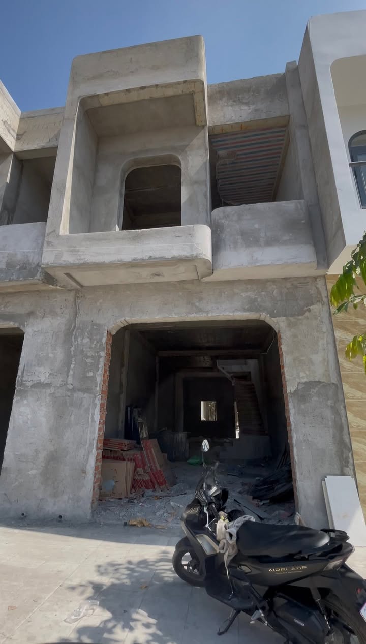 Nhà 1 trệt 1 lầu Tân Hiệp 70m² giá 1.95 tỷ - Thiết kế hiện đại, sổ hồng riêng!