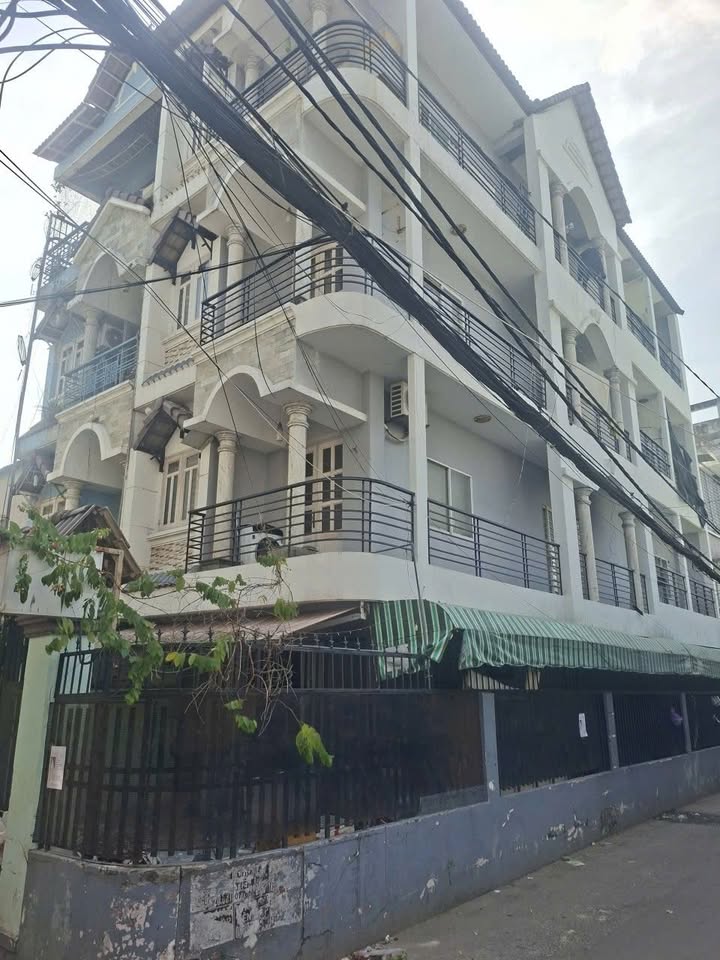 Nhà phố Tân Phú Quận 7 104m² giá 8.8 tỷ - Căn góc ấn tượng!