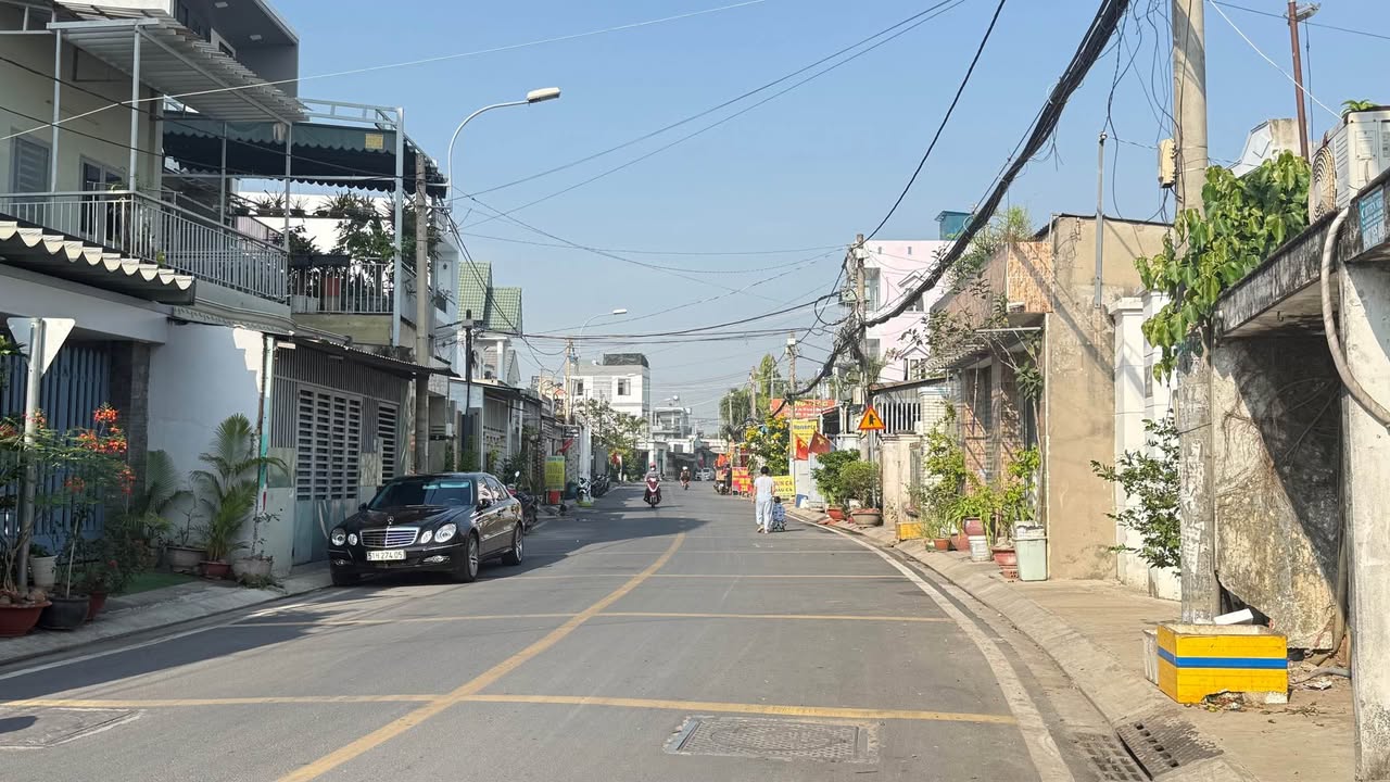 Nhà mặt tiền đường Đỗ Văn Dậy, 300m² giá 15 tỷ - Vị trí kinh doanh đắc địa!