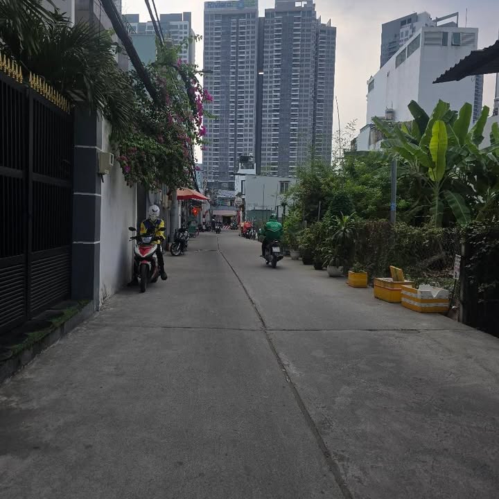 Nhà cấp 4 Quận 7, 50m² giá 3.3 tỷ - Chính chủ bán gấp!