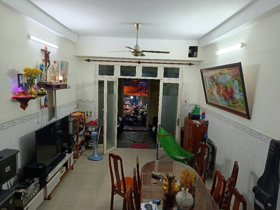 Nhà mặt tiền Chợ Bình Long, Quận Bình Tân, 68m² giá 10 tỷ - Kinh doanh sầm uất!