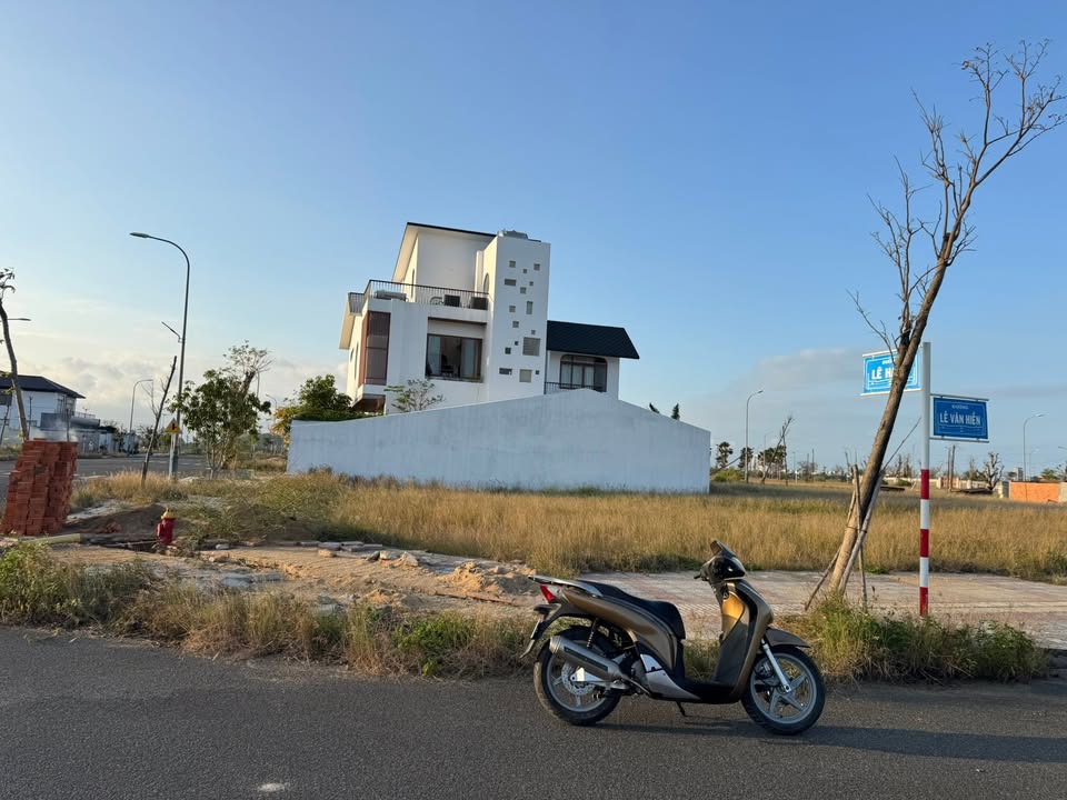 Đất nền Khu Bà Điều, Tuy Hòa 350m² giá 8 tỷ - Lô góc 2 mặt tiền hiếm có!