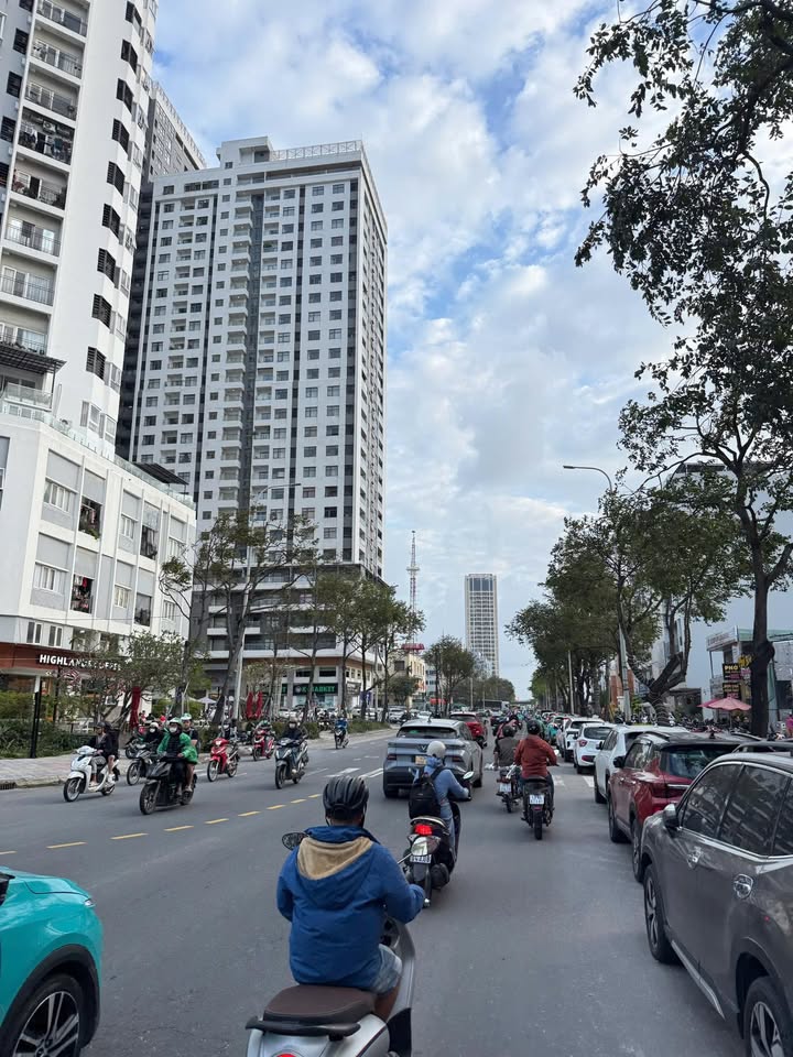 FrontHouse Trần Hưng Đạo Đà Nẵng 100m² giá 2X tỷ - Siêu hiếm vị trí đắc địa!