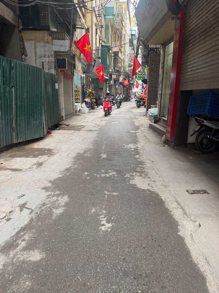 Đất Phú Mỹ Quận 7 40m² giá 8 tỷ - Ô tô đỗ cửa, tặng nhà đẹp