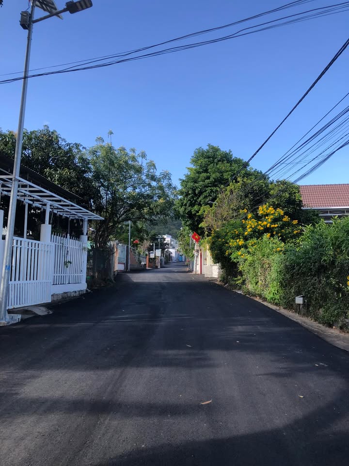 Nhà Mái Thái Phường Cam Lộc 285m² giá 5 tỷ - Vị trí đẹp, ô tô tránh nhau!