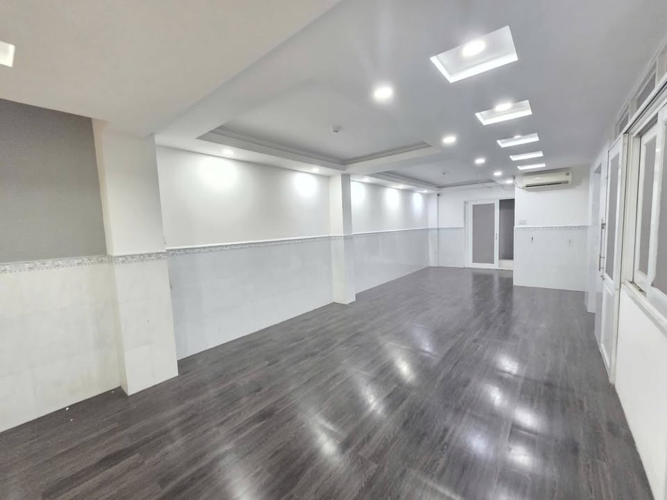 Văn phòng cho thuê 50m² Hoàng Văn Thụ - Giá chỉ 11.99 triệu/tháng!