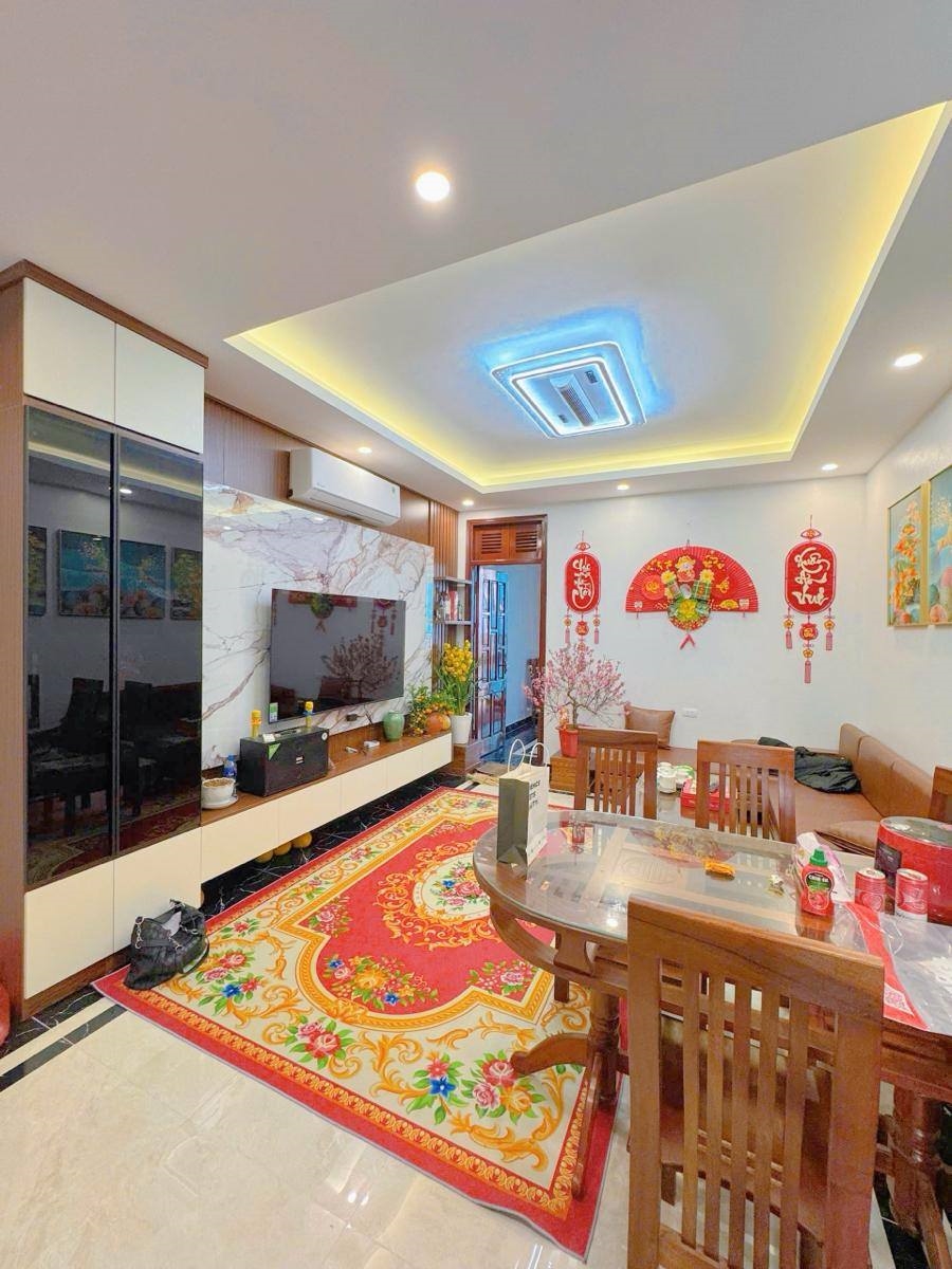 Nhà Lạc Long Quân 52m² 6 tầng thang máy - Mặt ngõ ô tô đỗ cửa, kinh doanh sầm uất!