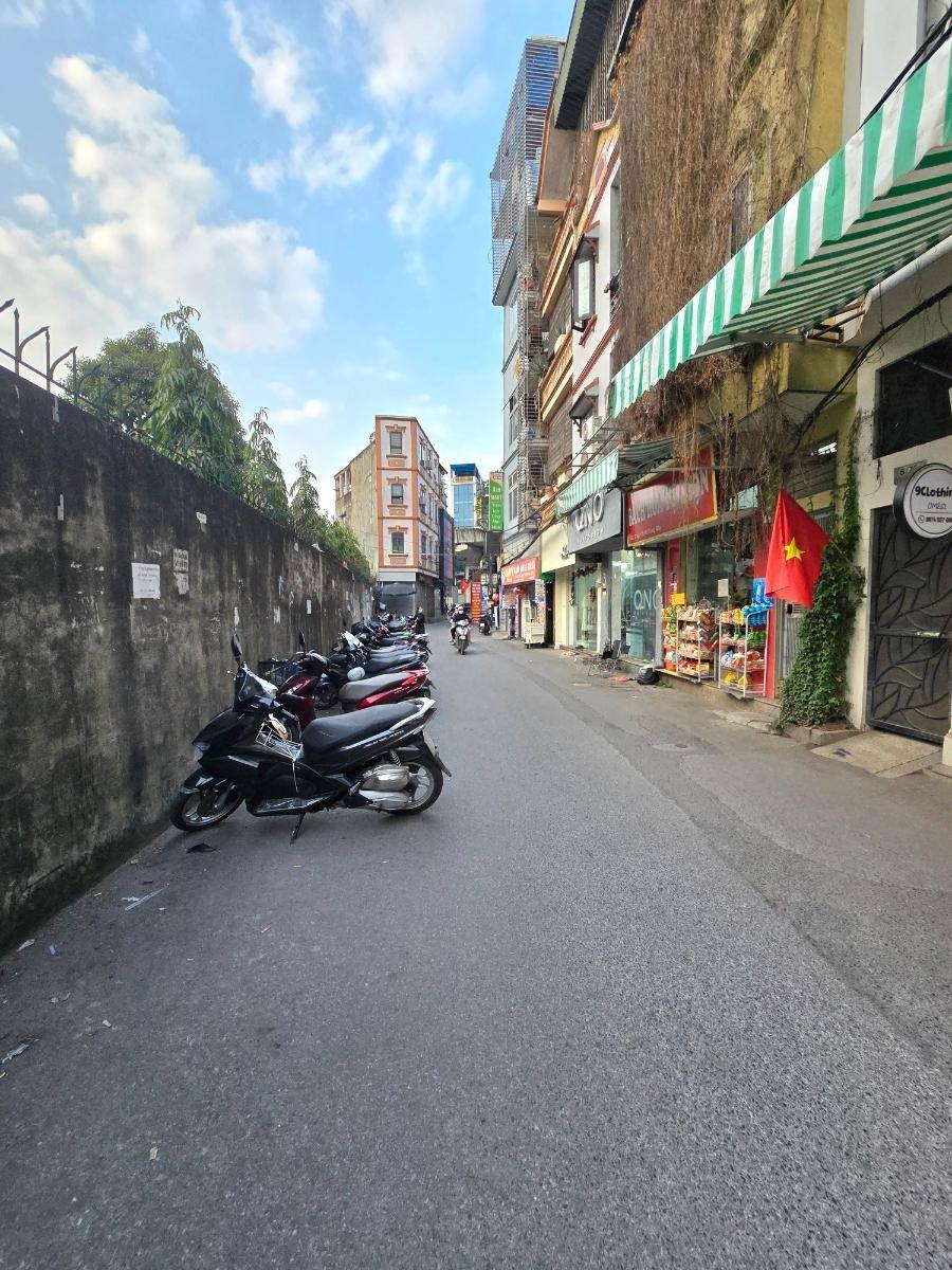 Nhà phố Hồ Tùng Mậu 100m² giá 27 tỷ - Mặt ngõ ô tô tránh, view Đại học Thương Mại!