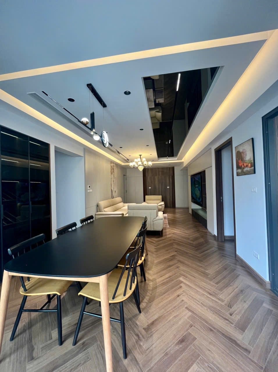 Căn hộ Vimeco Nguyễn Chánh 183m² giá 17.25 tỷ - Căn góc ánh sáng tràn ngập!