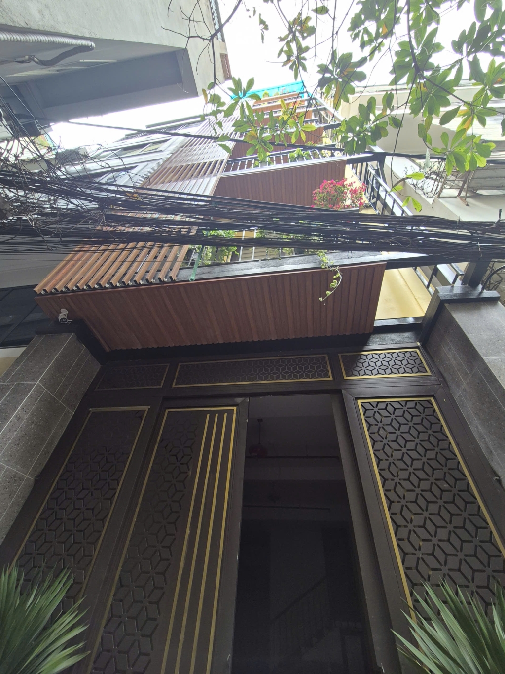 Bán nhà Pháo Đài Láng 80,5m² x 7 tầng - Dòng tiền tiềm năng!