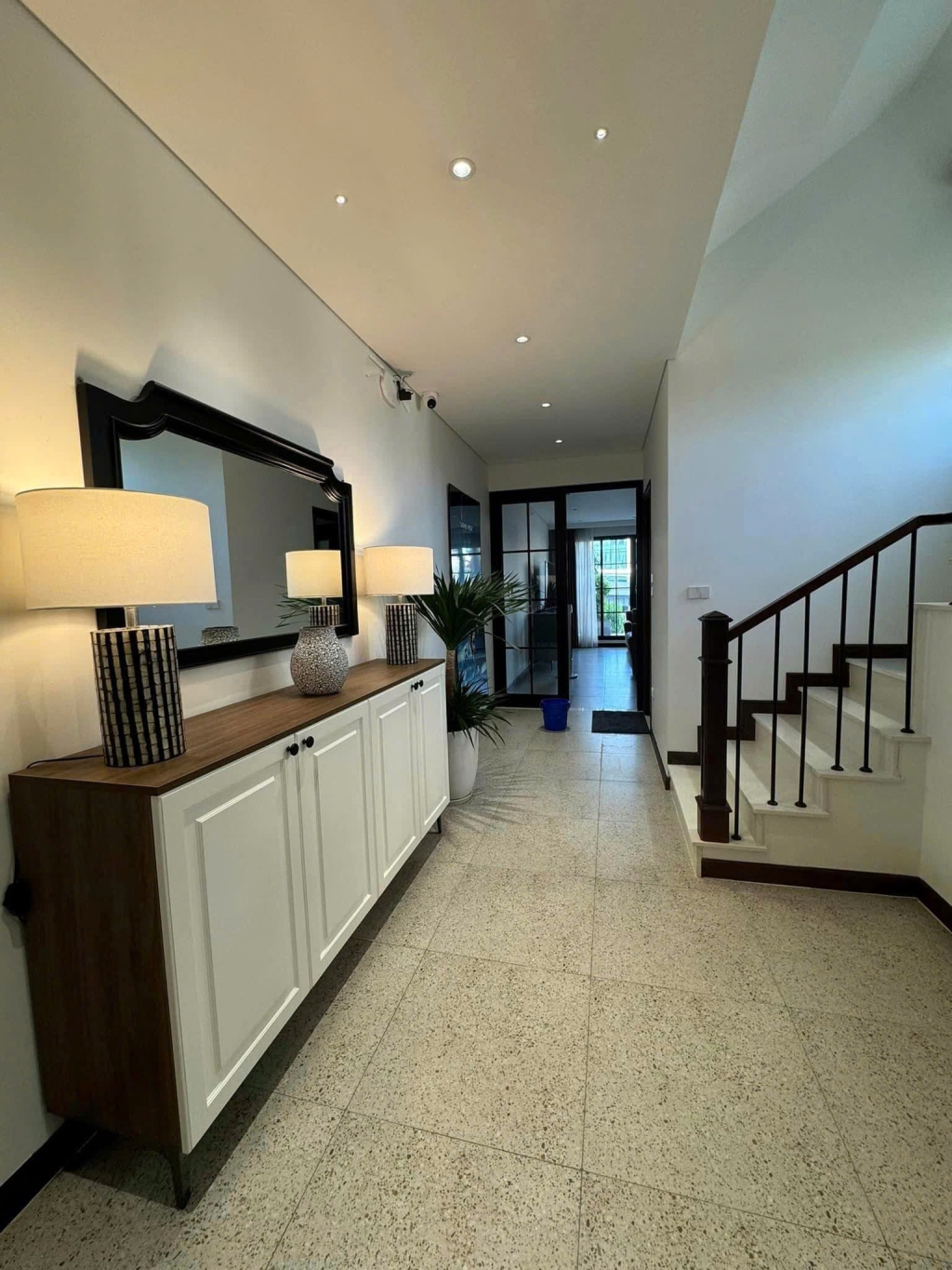 Nhà Hồng Tiến, Long Biên 95m² giá 30 tỷ - 7 tầng thang máy 3 mặt thoáng