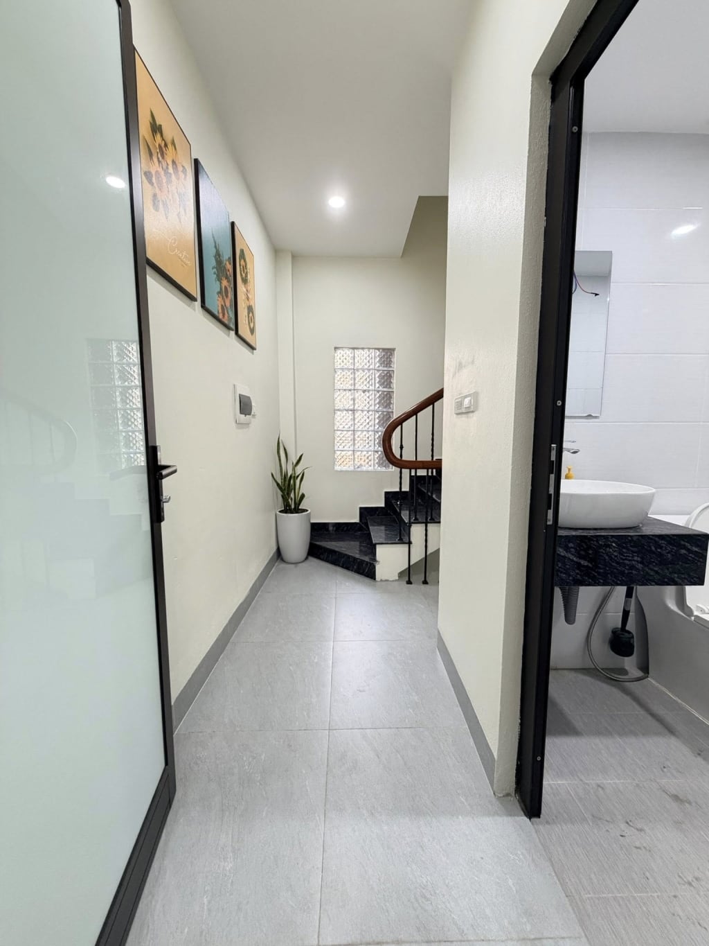 Nhà lô góc 36m² tại Nhật Tân, Tây Hồ - Giá 9.8 tỷ, Sẵn sàng vào ở ngay!