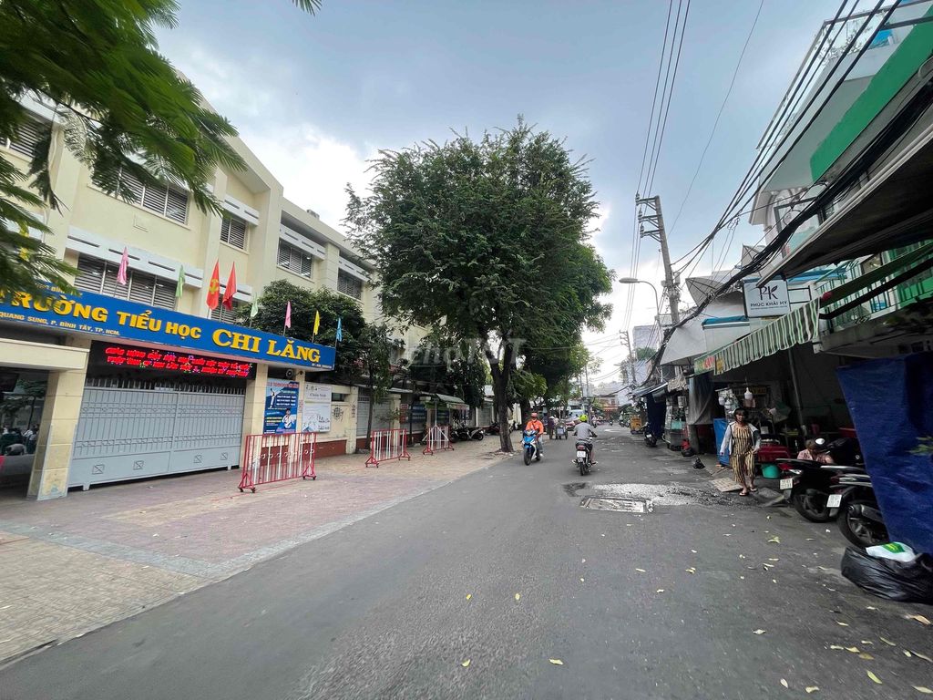 Nhà mặt tiền kinh doanh đường Bửu Đình, 43m², giá chỉ 8.2 tỷ - Đối diện trường học!