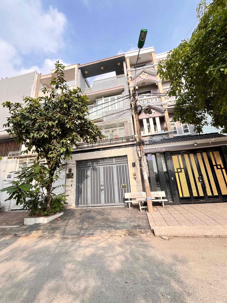 Nhà mặt tiền đường Số 32 nhỏ, Bình Trị Đông B, 100m² giá 14.5 tỷ - Sẵn sàng ở ngay!