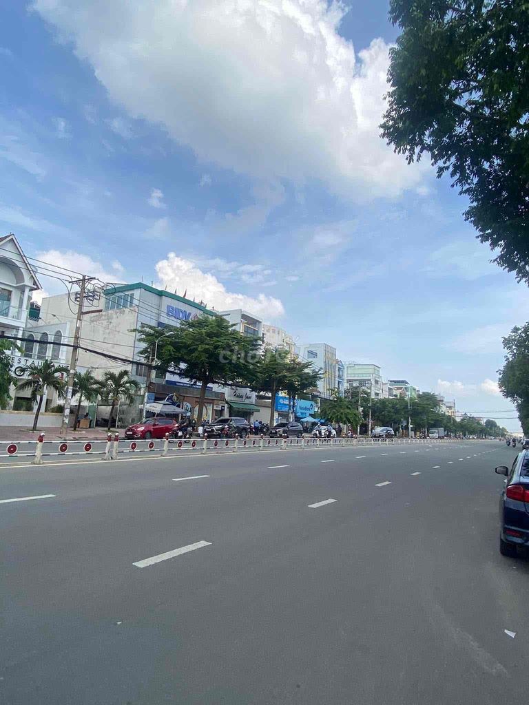 Nhà mặt tiền đường Tên Lửa, Bình Tân 126m² giá 32 tỷ - Kinh doanh sầm uất!