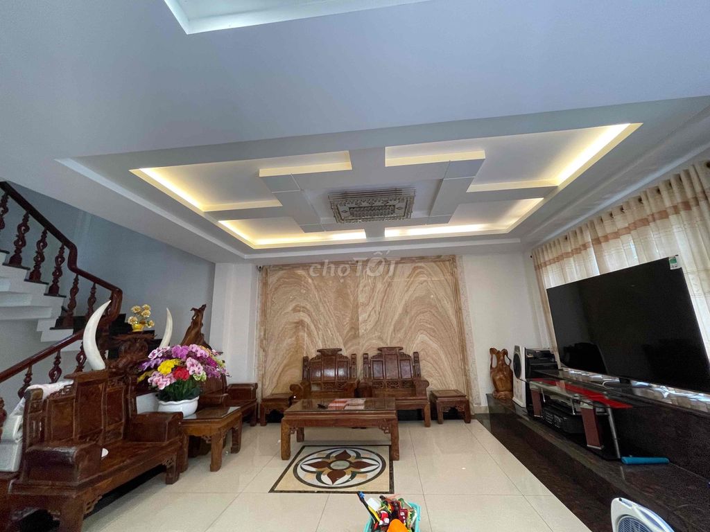 Biệt Thự Tên Lửa 200m² giá 34 tỷ - Hầm + Thang Máy, Đối Diện Công Viên