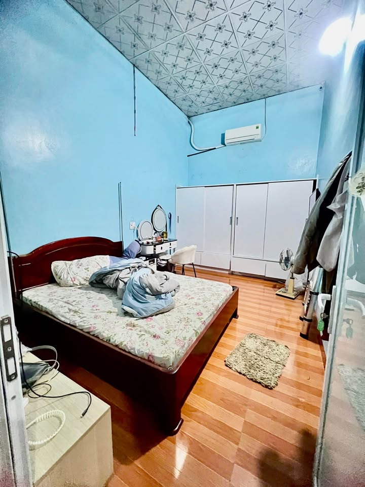 Nhà cấp 4 phố Nguyễn Cao Luyện, 100m² giá 2.2 tỷ - Cơ hội sở hữu ngay!