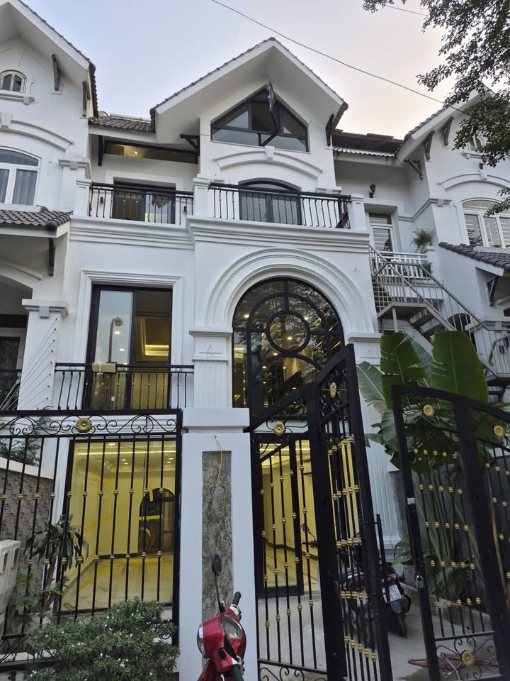 Nhà phố Geleximco khu A, Hoài Đức 120m² giá 28 tỷ - Thiết kế hiện đại, view vườn hoa!