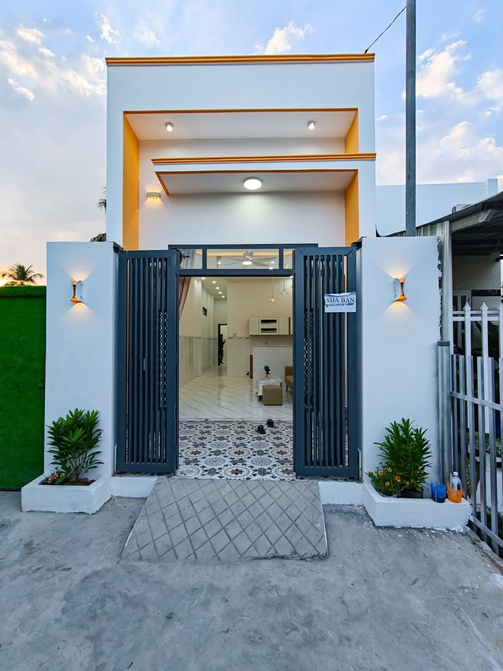 Nhà trệt mới 60m² hẻm 115 CMT8 Bình Thủy giá 1.68 tỷ - Sân đậu xe rộng rãi!