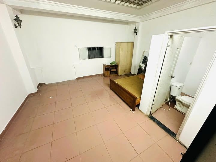 Phòng trọ cho thuê tại Lĩnh Nam, Hoàng Mai - Giá chỉ 2.5 triệu, đầy đủ tiện nghi!