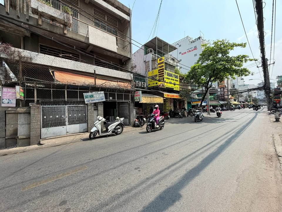 Mặt tiền Nguyễn Văn Lạc, Quận Bình Thạnh, 90m² giá 22 tỷ - Tiện xây mới ngay lập tức!