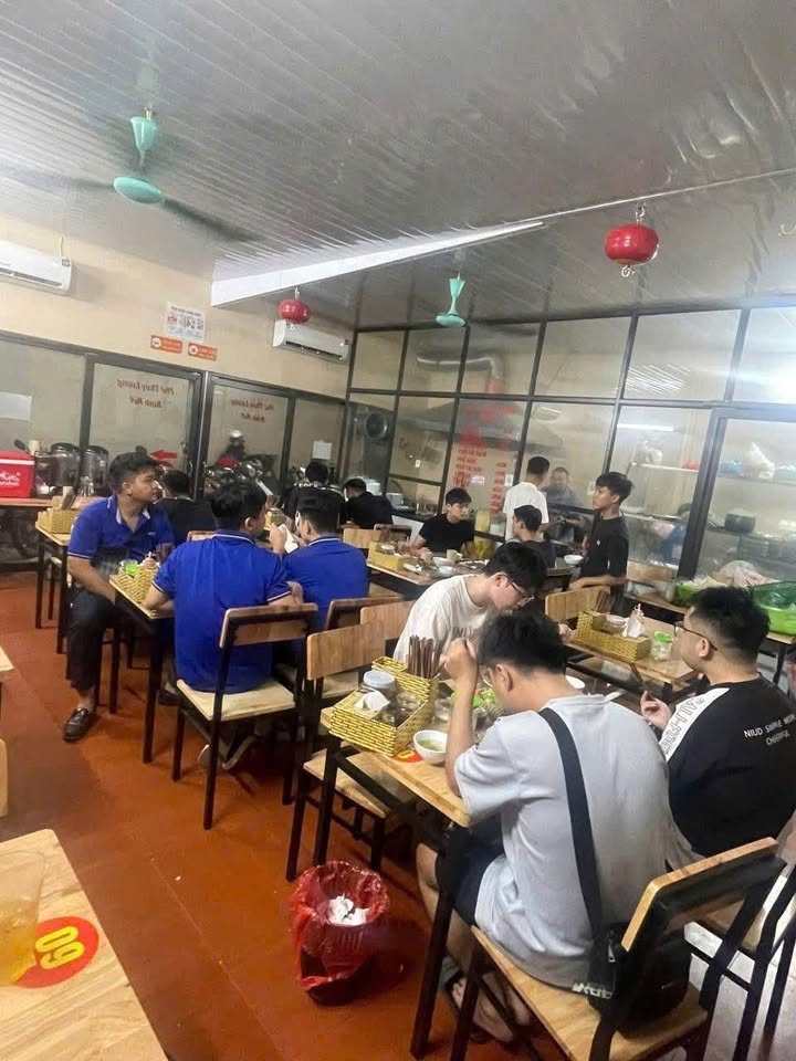 Cho thuê quán cơm phở mặt tiền đường Nguyễn Hoàng Tôn, 70m² chỉ 8 triệu/tháng!