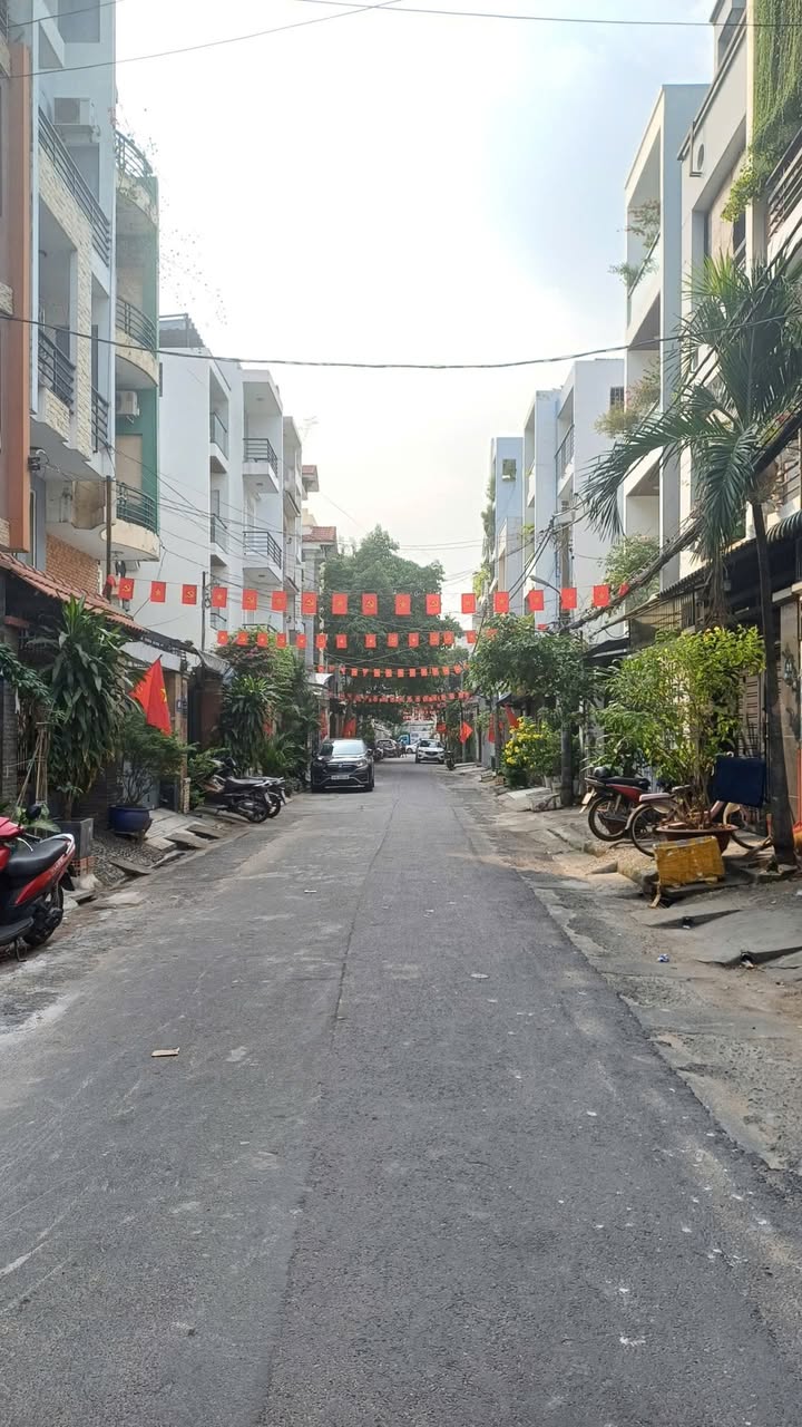 Nhà đẹp hẻm ô tô Hoa Cúc, Phú Nhuận 70m² giá 9.4 tỷ - Không thể bỏ lỡ!