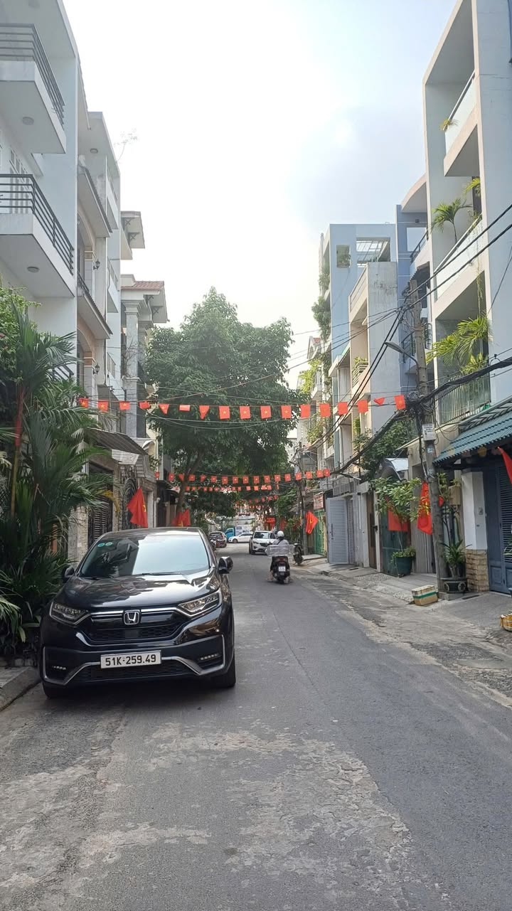 Nhà 5 tầng hẻm xe hơi Hoa Cau, Phú Nhuận 70m² giá 9,4 tỷ - Vị trí trung tâm sát Q1!