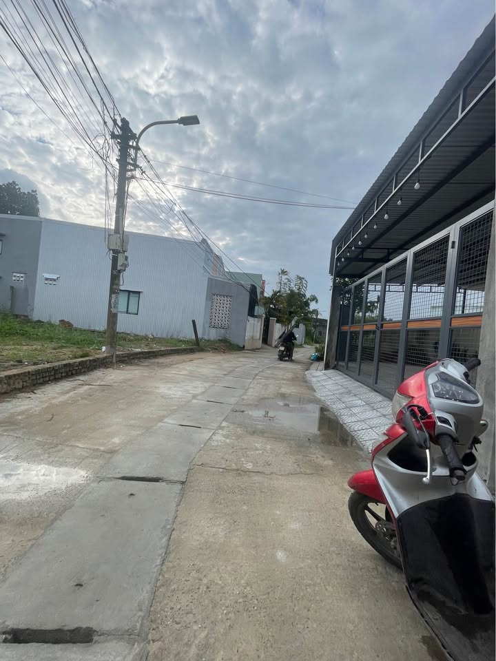 Đất nền Hòa Tiến 139m² giá 2.6 tỷ - Vị trí đẹp, tiện ích xung quanh đầy đủ!