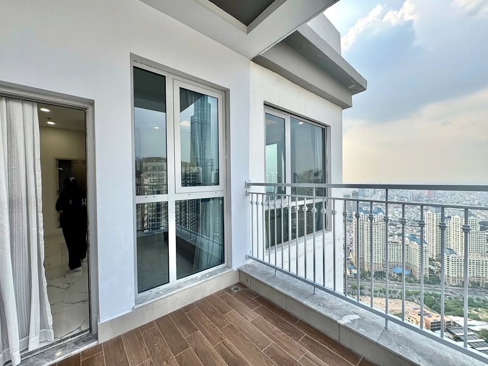 Căn hộ Vinhomes Central Park 150m² giá 19.5 tỷ - Sổ hồng chính chủ, sẵn sàng vào ở!