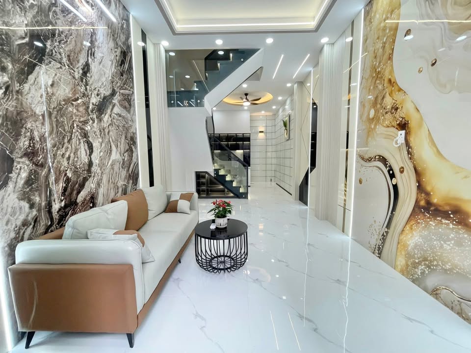 Nhà Q6 Võ Văn Kiệt 37m² 6.6 tỷ - Ô tô vào!