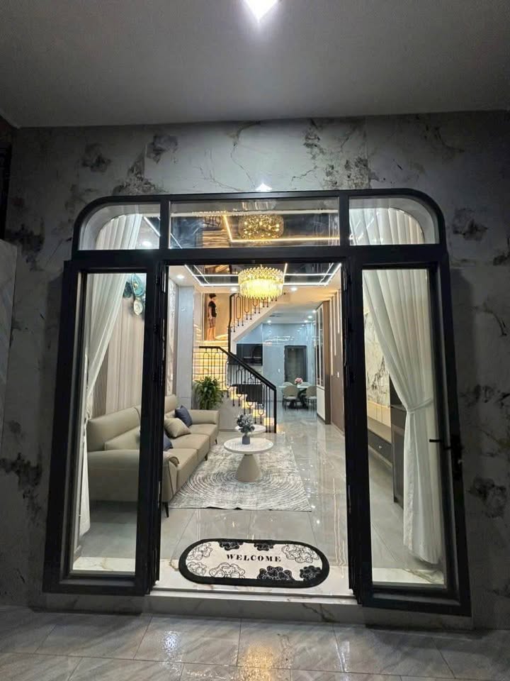 Nhà đẹp hiện đại tại Phường Long Trường, Quận 9 - Giá 5.95 tỷ