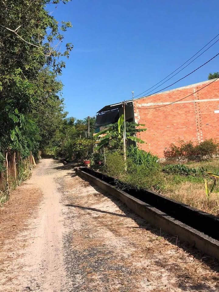 Đất nền Phường Ninh Sơn, 360m² giá 9 tỷ - Vị trí đẹp, tiện ích đầy đủ!