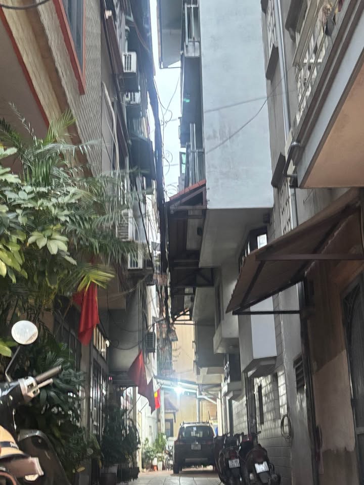 Nhà riêng Văn Cao, Ba Đình 42m² giá 13.8 tỷ - Ô tô đỗ cửa, vị trí đắc địa!