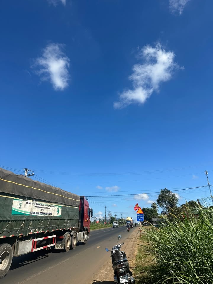 Nhà mặt tiền Quốc Lộ 26, Huyện Ea Kar, 300m² giá 2.29 tỷ - Đầu tư sinh lời ngay!