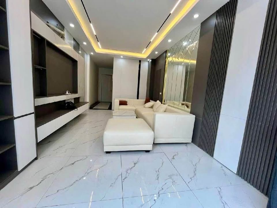 Nhà Tư Đình, Long Biên 53m² giá 12.3 tỷ - Thiết kế sang trọng, thang máy