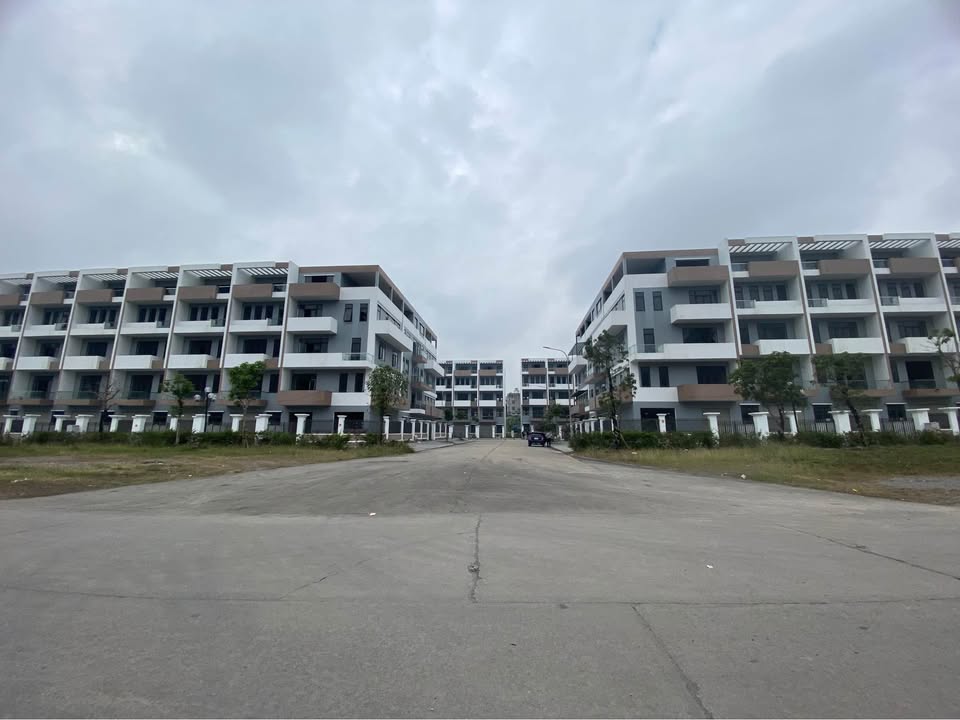 Nhà lô góc liền kề Hà Phong 105m² giá 4 tỷ - Vị trí trung tâm thuận lợi!