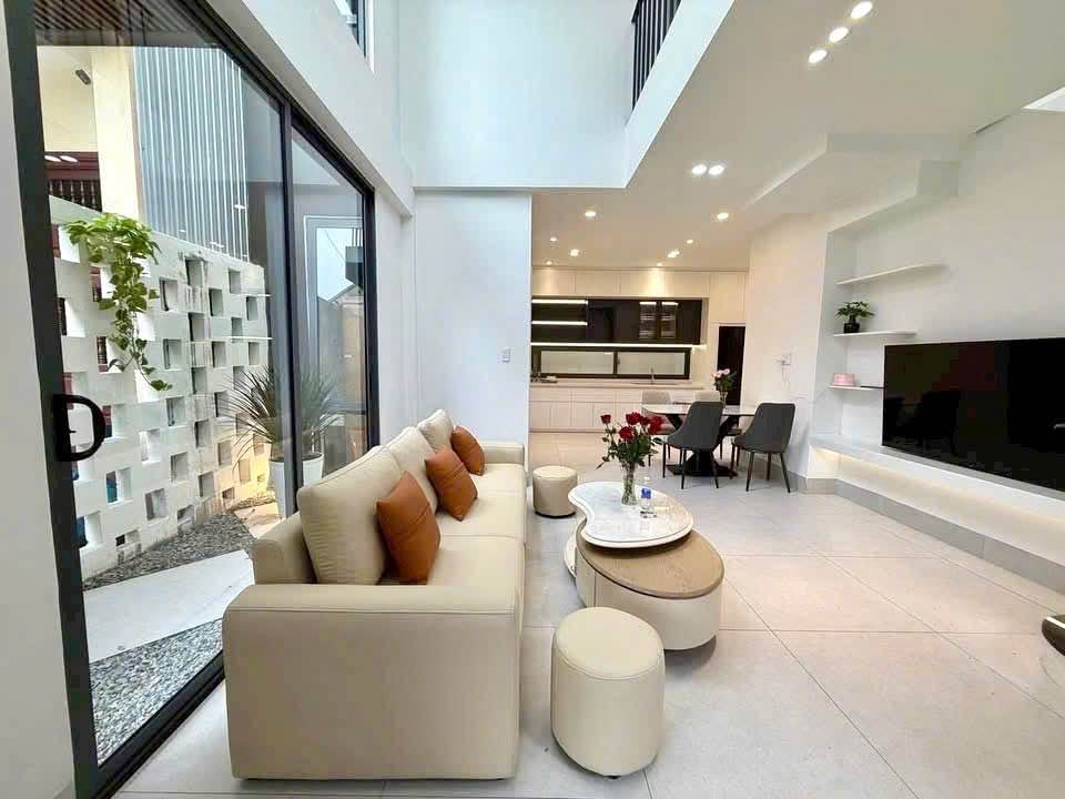 Nhà bán Kiệt 131 Hàn Mặc Tử 101m² giá 4 tỷ - Đầy đủ nội thất, sẵn sàng ở ngay!