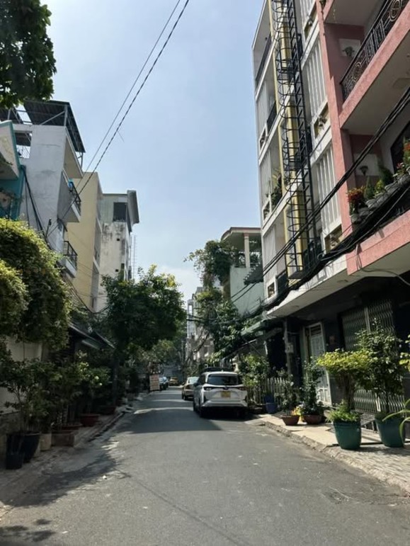 Nhà phố Tân Sơn Nhì 68m² giá 6.5 tỷ - Hẻm 8m thông thoáng, chính chủ!